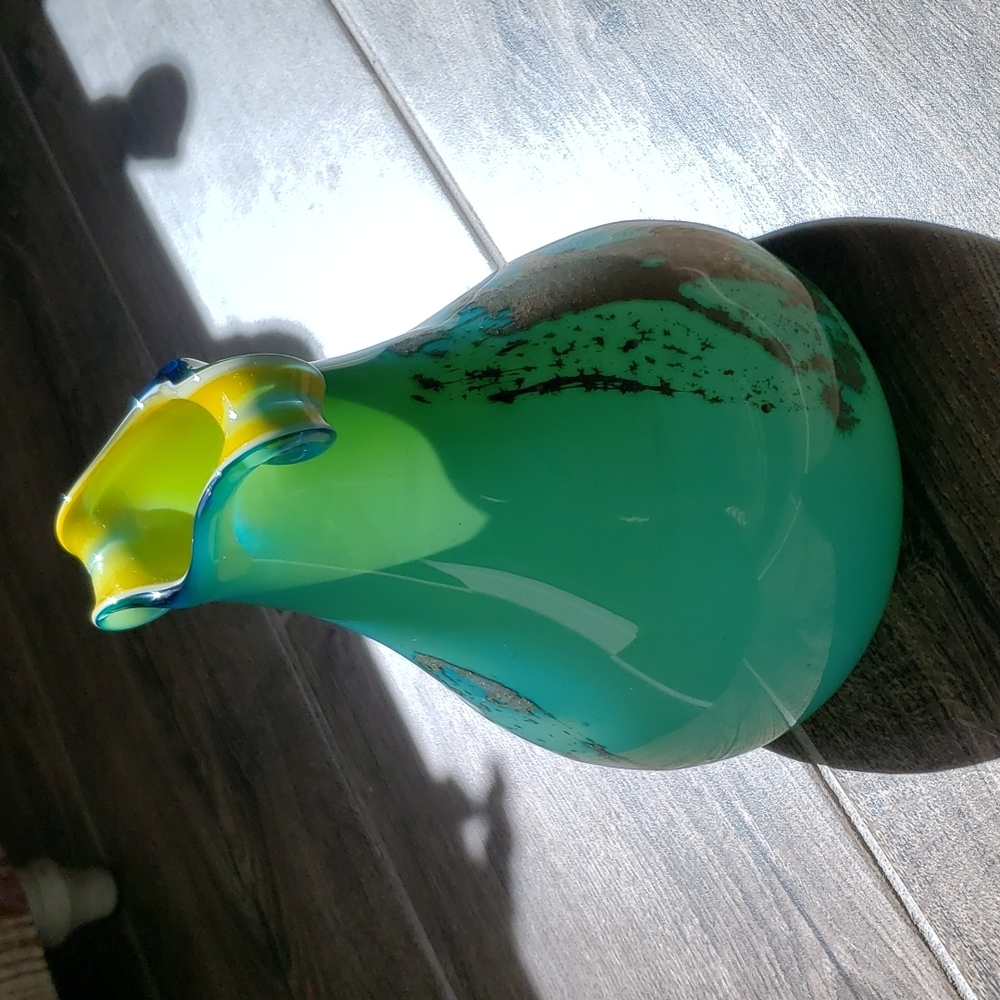 Art glass vase